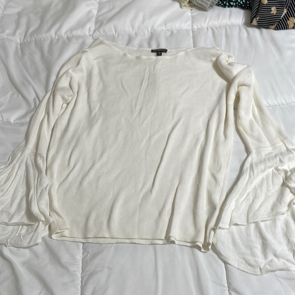 White light sweater with flare sleeves